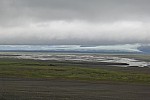 Rozlitá řeka Þjórsá,<br>za ní Hofsjökull