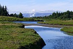 V dáli geotermální elektrárna Nesjavellir