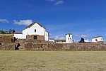 Kostel s inckými základy