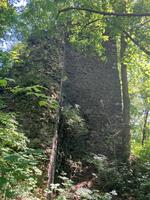 První zeď hradu Ostrý