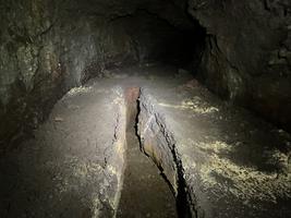 Rýha v jeskyni
