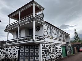 Dům se dvěma balkony