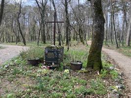 Pomníček obnovitelce svatyně