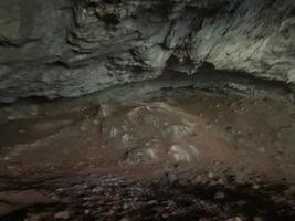 Uvnitř jeskyně