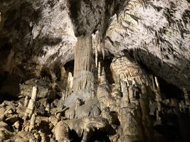 Věžovitý stalagnát