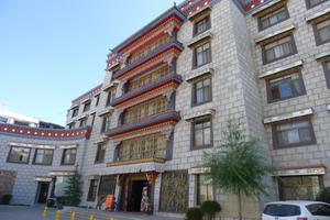 Gakyiling hotel